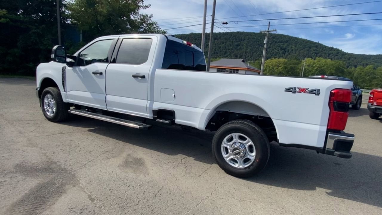 2026 Ford Super Duty F-350 SRW XLT