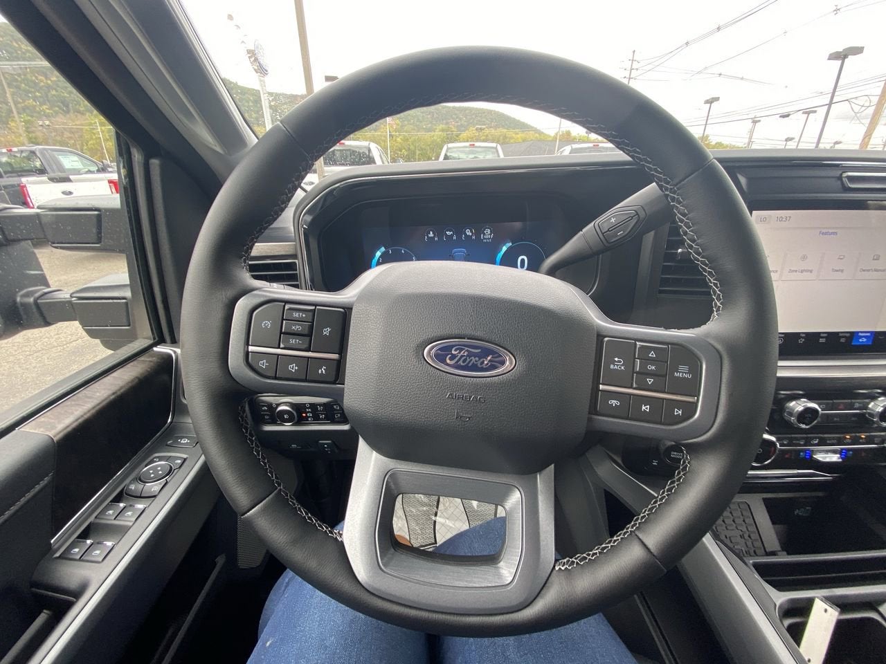 2026 Ford Super Duty F-350 SRW LARIAT