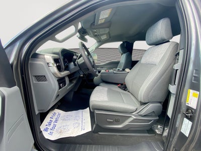 2027 Ford Super Duty F-350 SRW XLT
