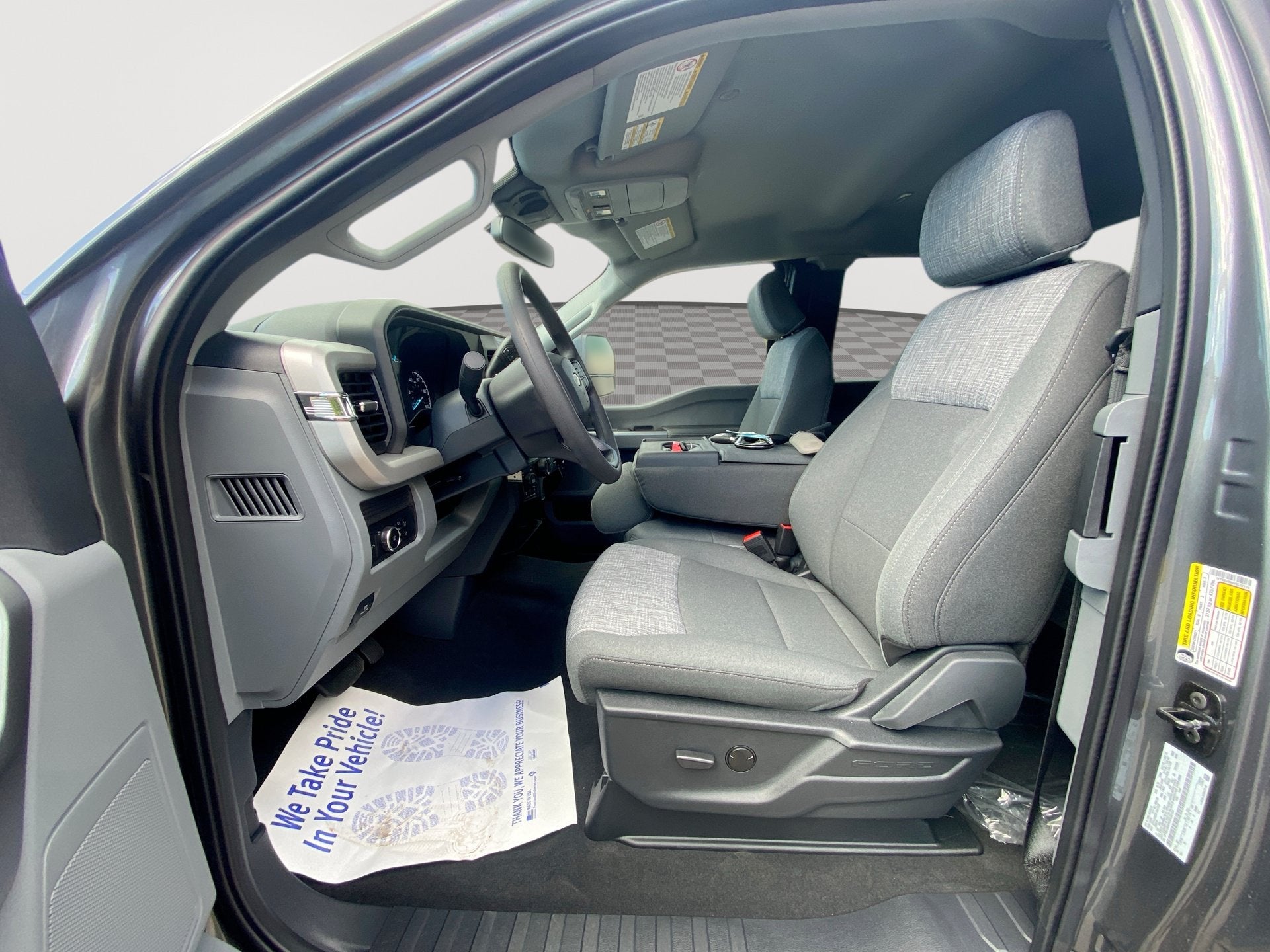 2027 Ford Super Duty F-350 SRW XLT