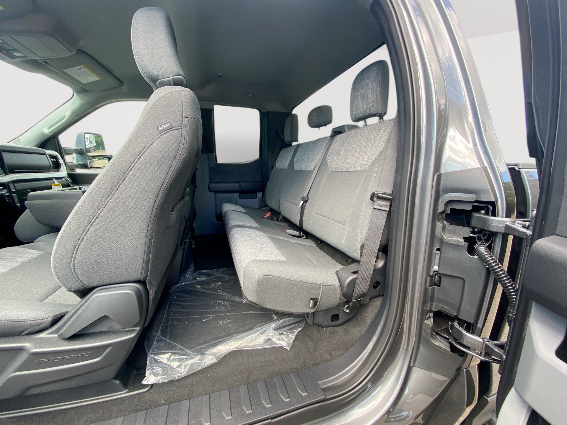 2027 Ford Super Duty F-350 SRW XLT