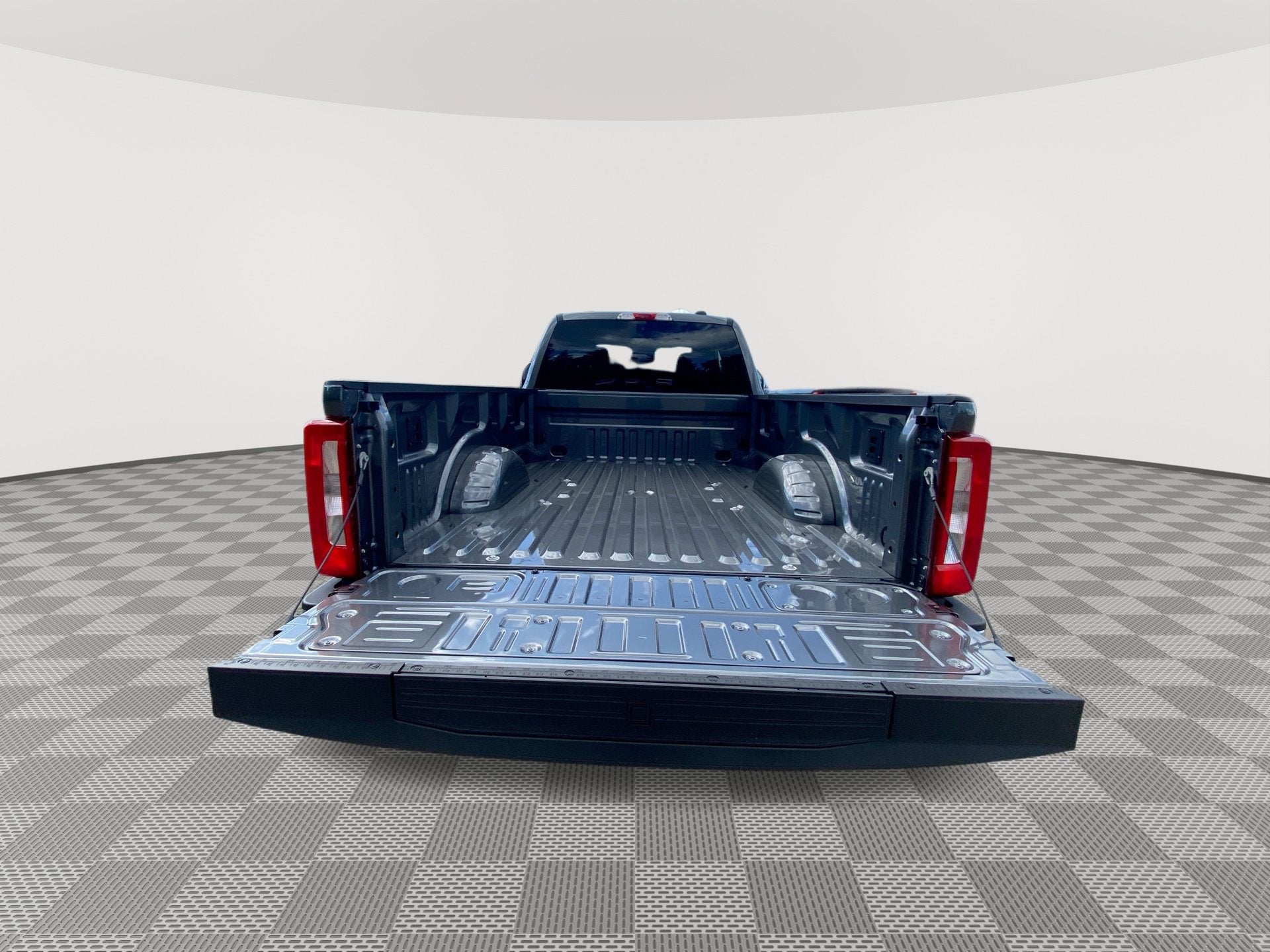 2027 Ford Super Duty F-350 SRW XLT
