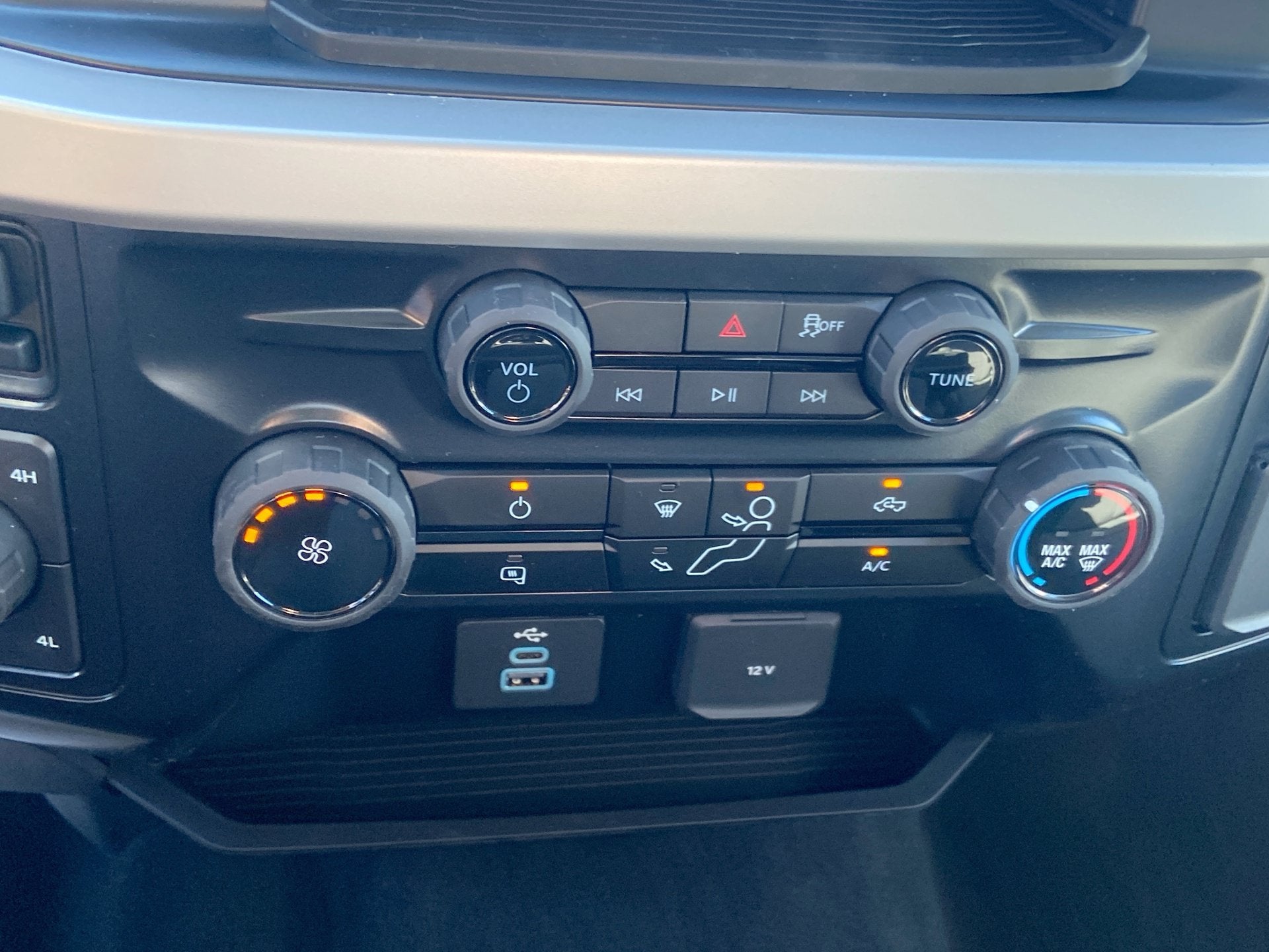 2027 Ford Super Duty F-350 SRW XLT