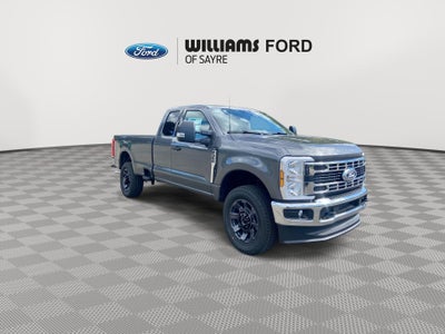 2027 Ford Super Duty F-350 SRW XLT