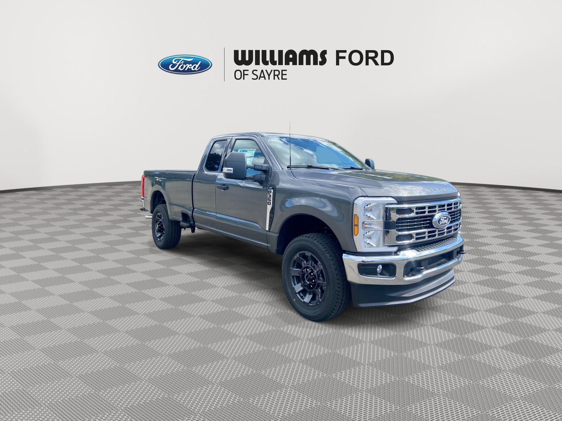 2027 Ford Super Duty F-350 SRW XLT