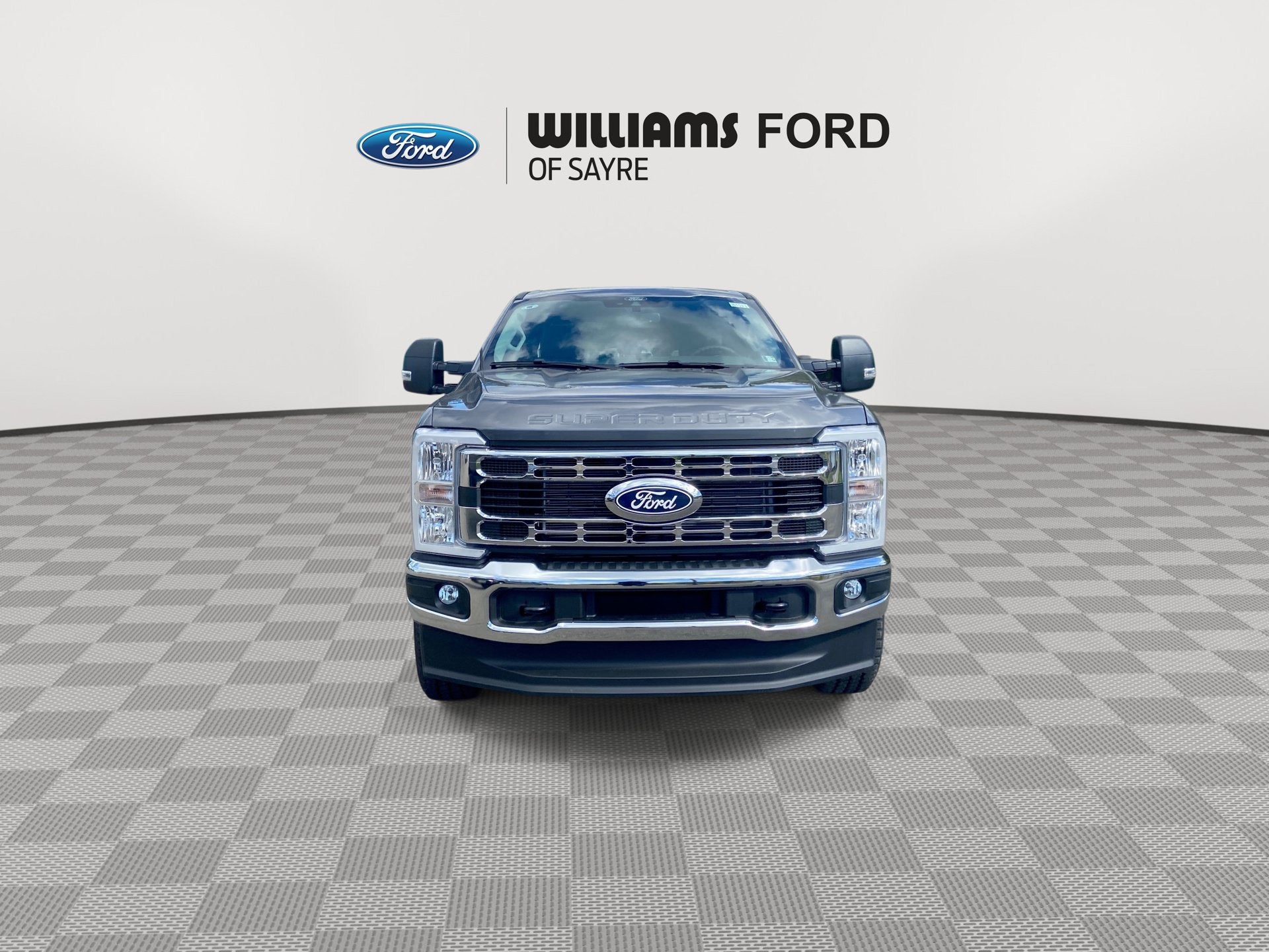 2027 Ford Super Duty F-350 SRW XLT