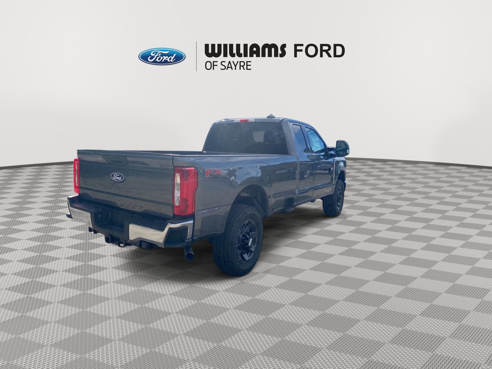 2027 Ford Super Duty F-350 SRW XLT