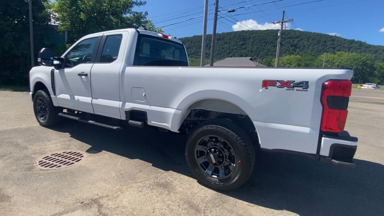 2025 Ford Super Duty F-350 SRW XL