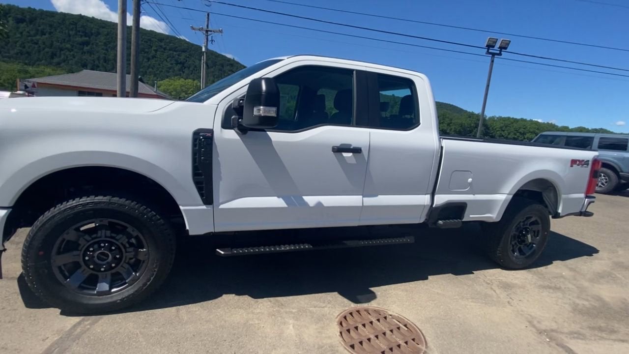 2025 Ford Super Duty F-350 SRW XL