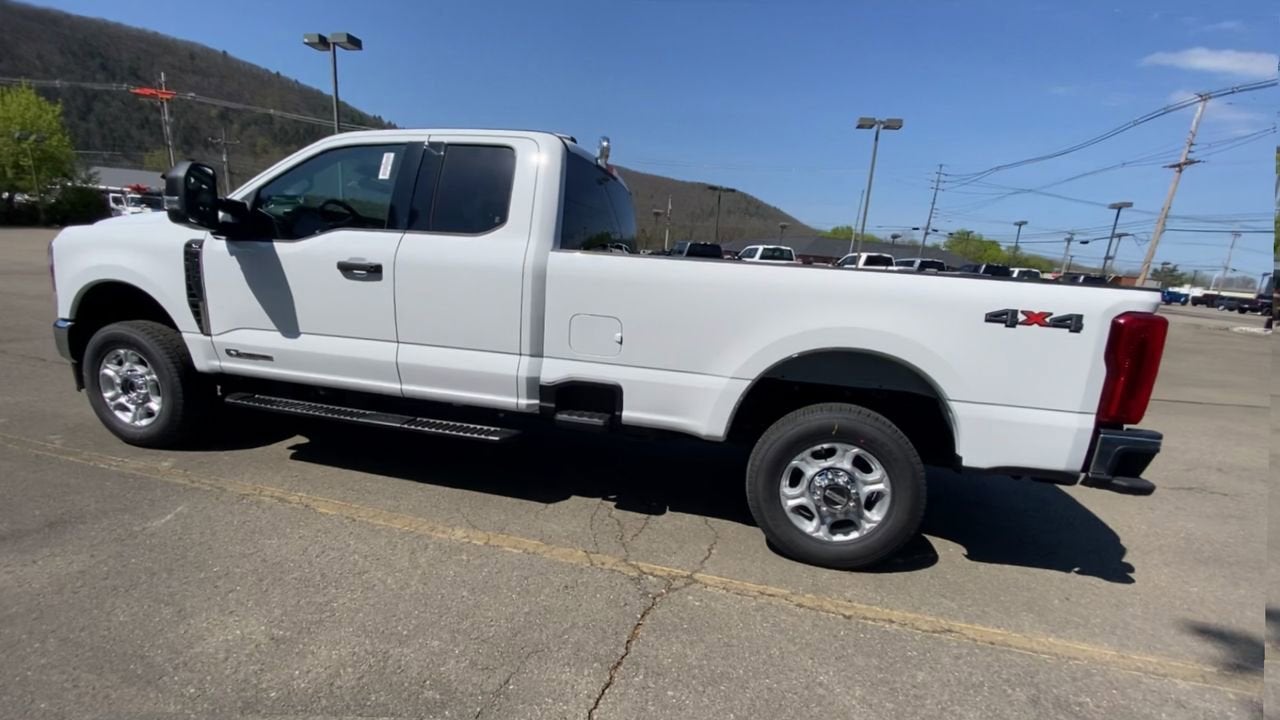 2026 Ford Super Duty F-350 SRW XLT