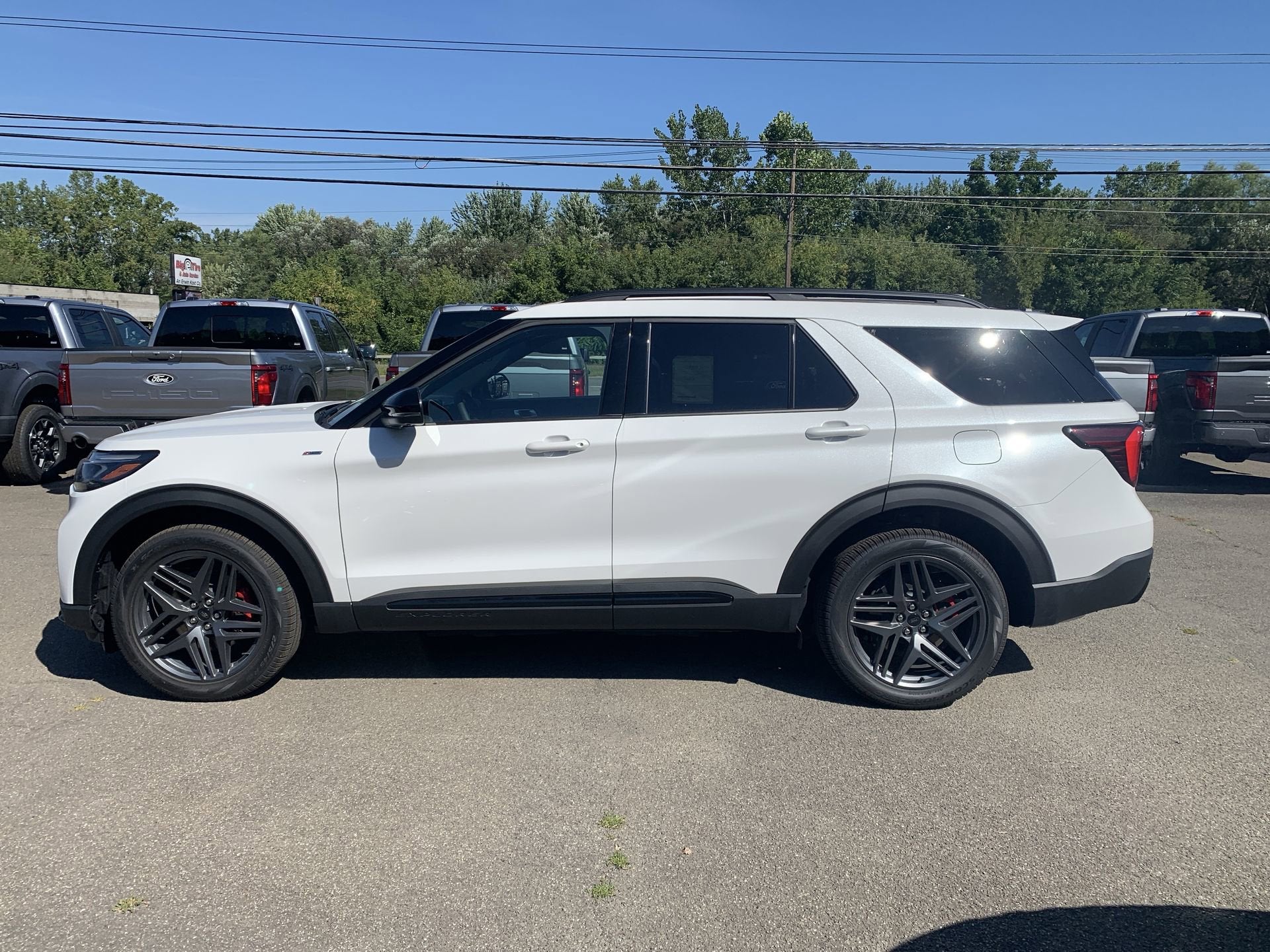 2025 Ford Explorer ST-Line
