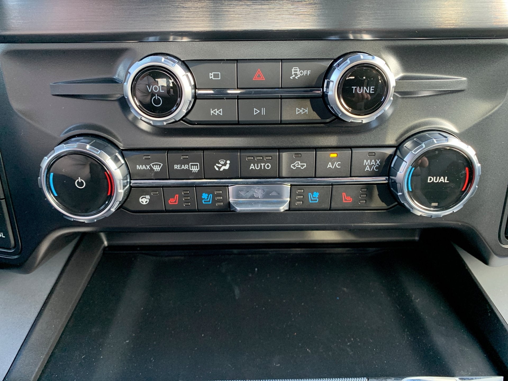 2027 Ford Super Duty F-350 SRW LARIAT