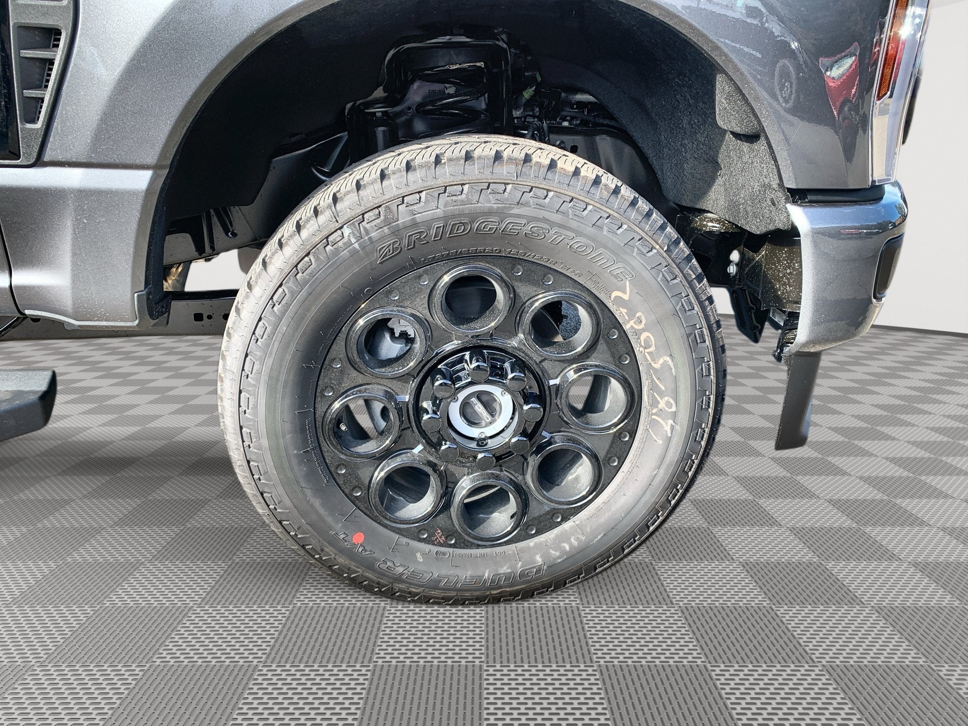 2027 Ford Super Duty F-350 SRW LARIAT