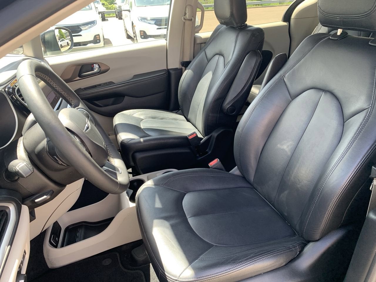 2022 Chrysler Voyager LX