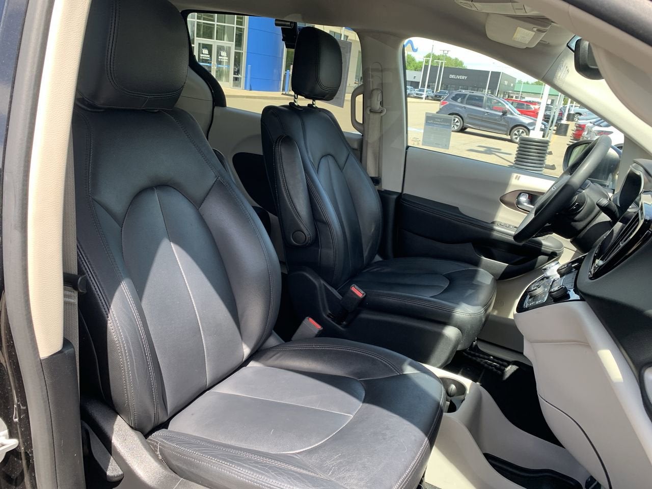 2022 Chrysler Voyager LX