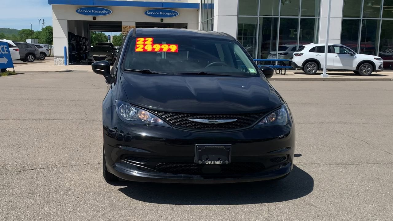 2022 Chrysler Voyager LX
