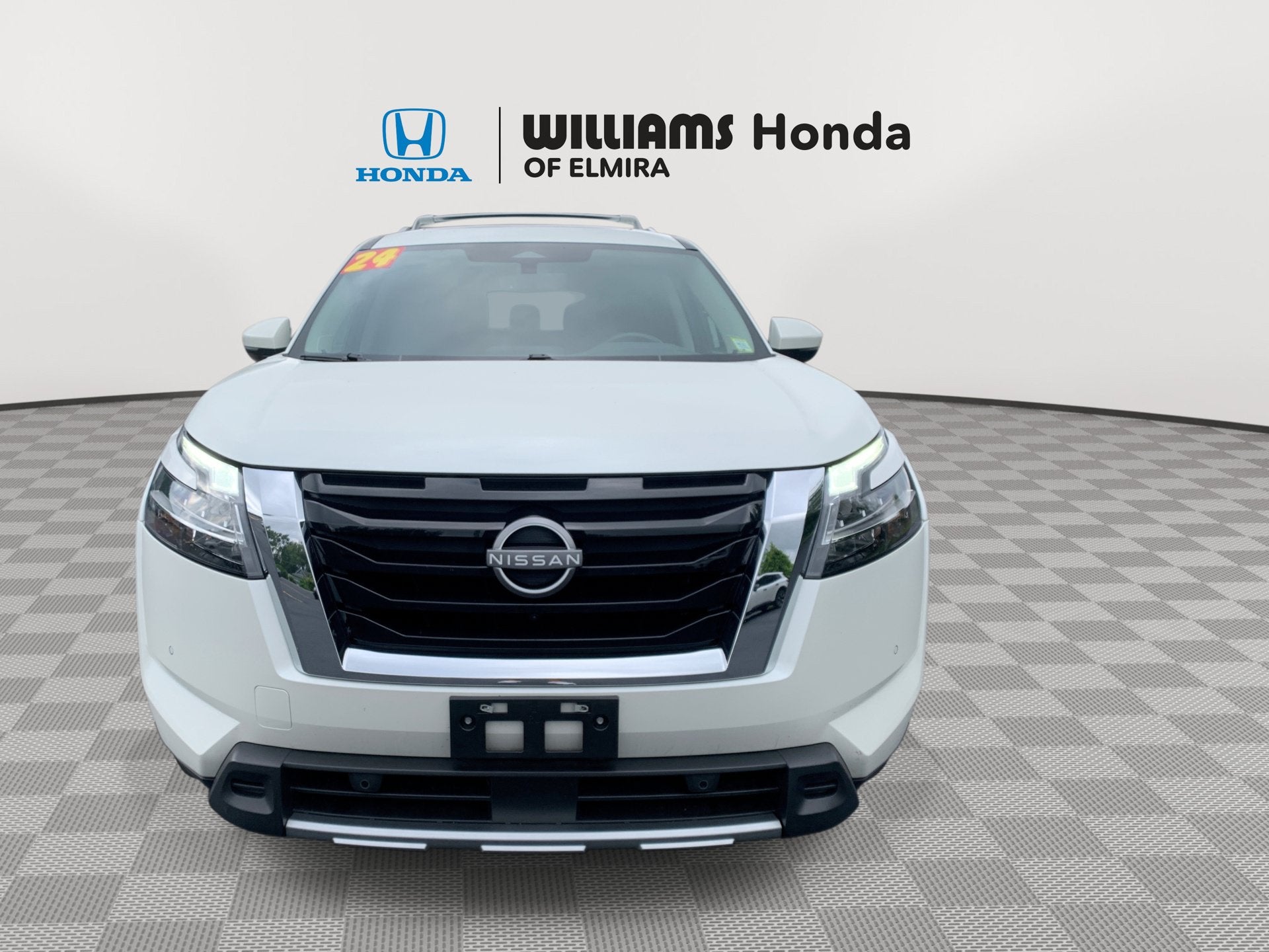 2024 Nissan Pathfinder SL