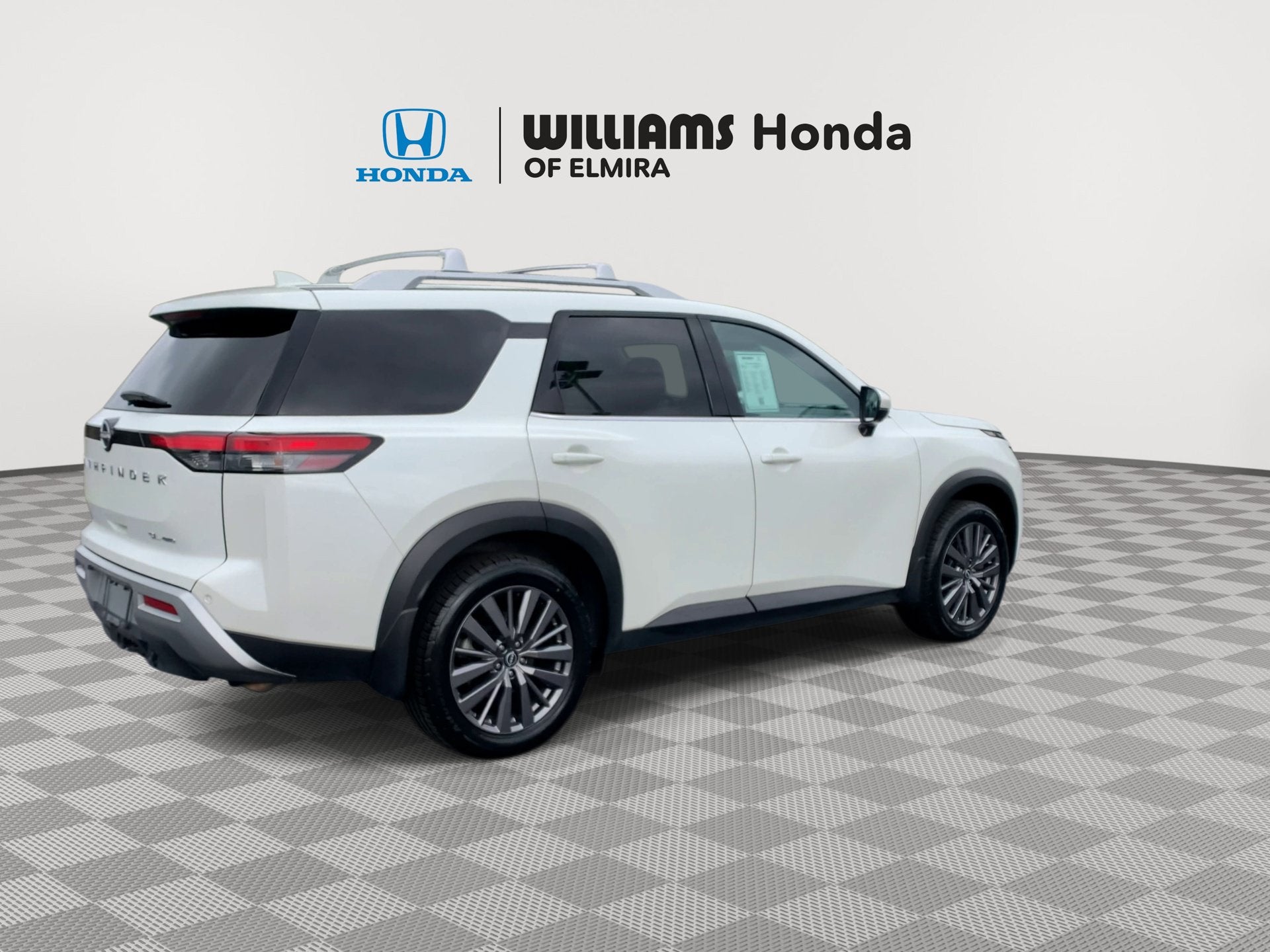2024 Nissan Pathfinder SL