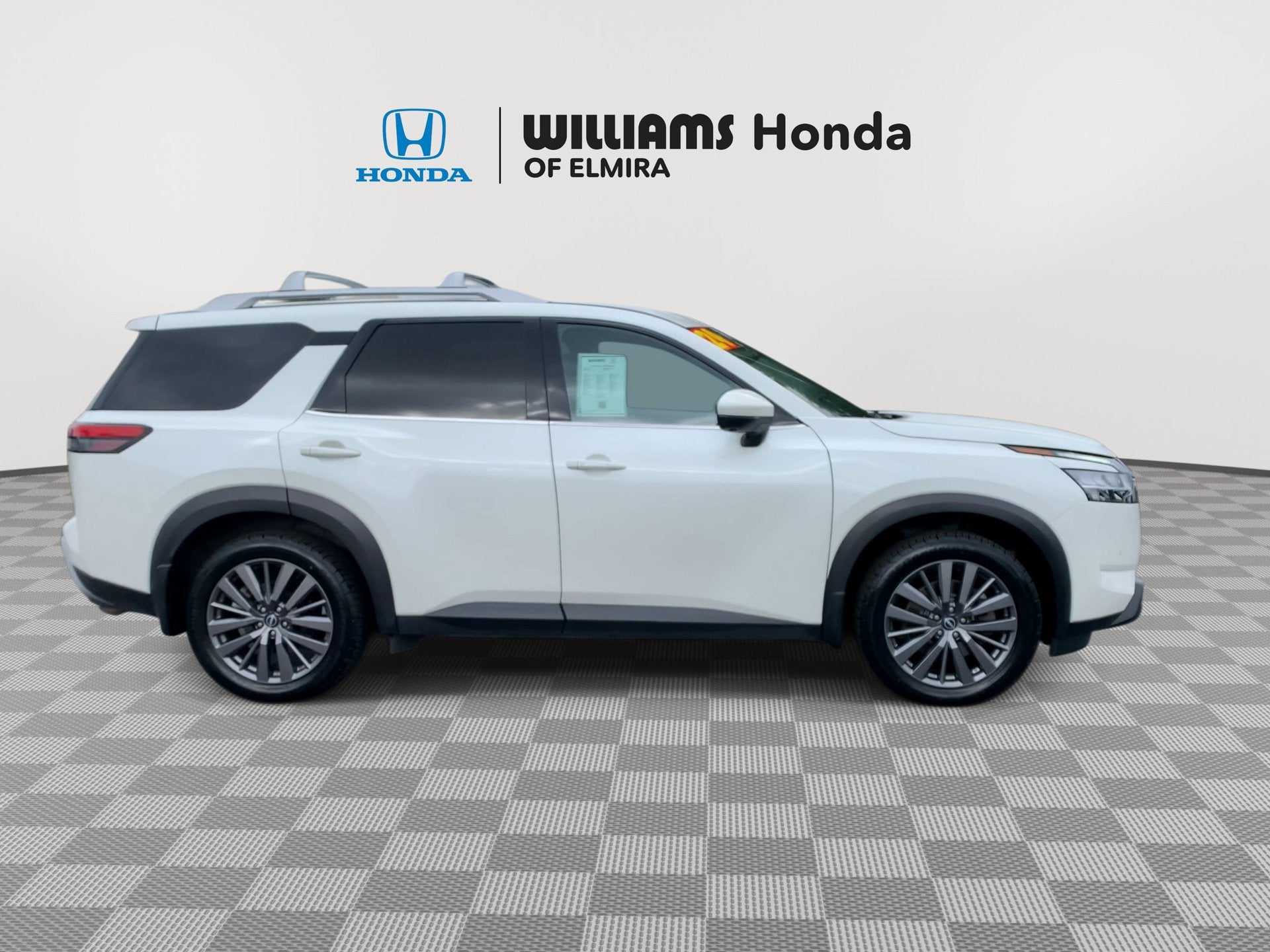 2024 Nissan Pathfinder SL