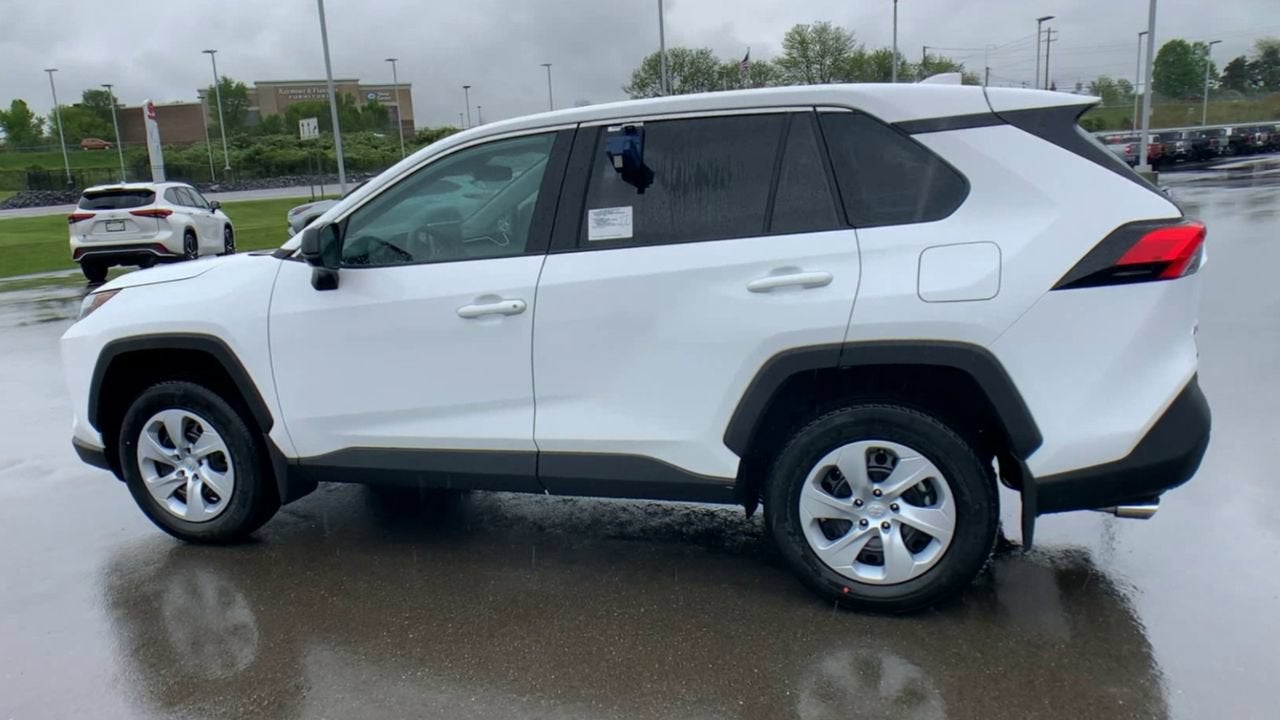 2024 Toyota RAV4 LE