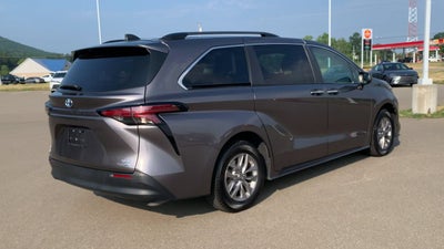2022 Toyota Sienna XLE