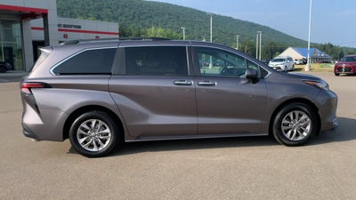 2022 Toyota Sienna XLE
