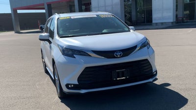 2025 Toyota Sienna XLE