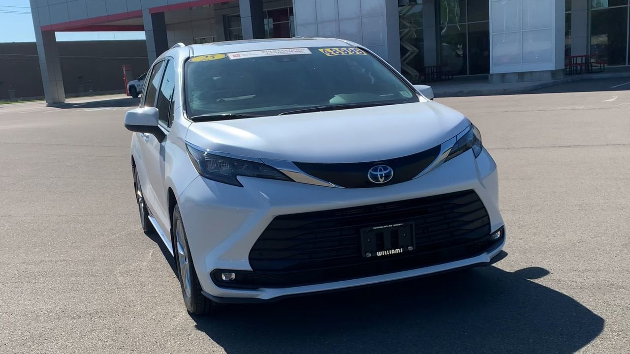 2025 Toyota Sienna XLE