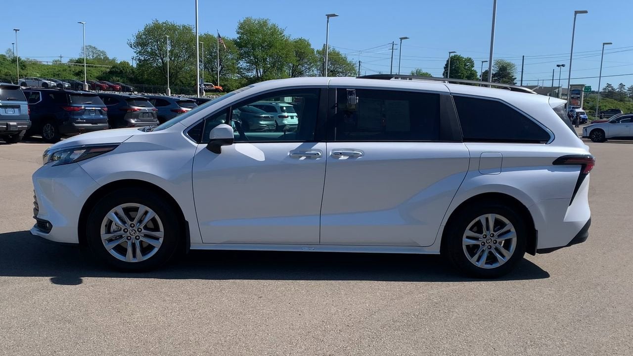 2025 Toyota Sienna XLE