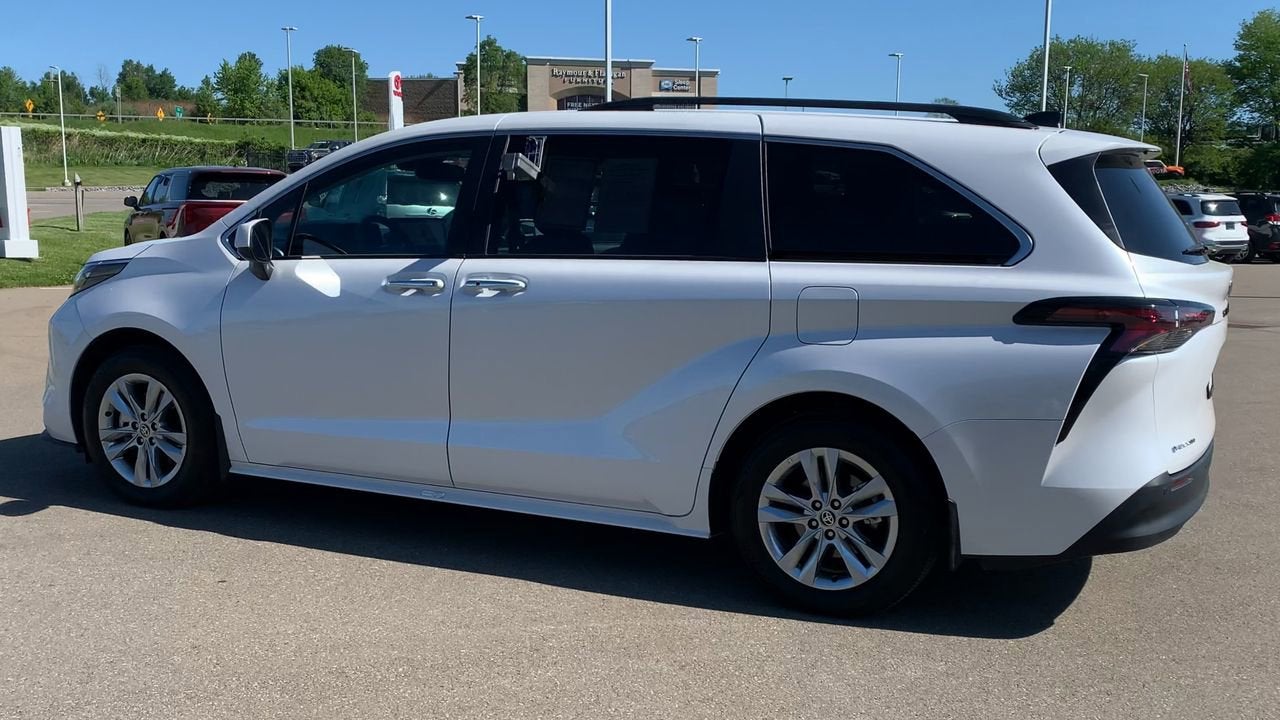 2025 Toyota Sienna XLE