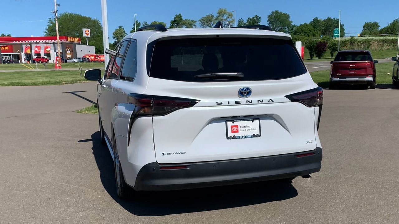 2025 Toyota Sienna XLE