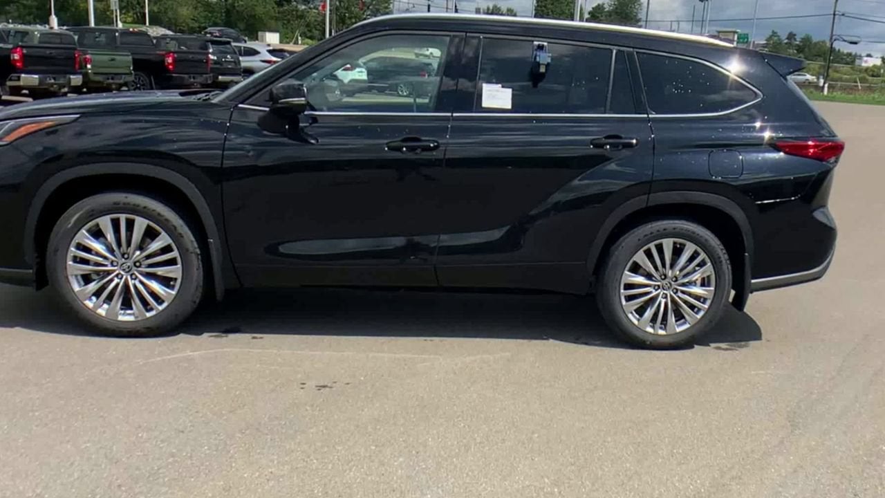 2023 Toyota Highlander Platinum