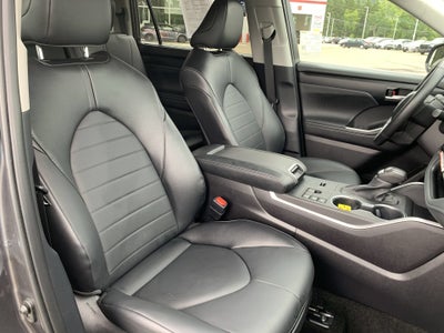 2025 Toyota Highlander XLE