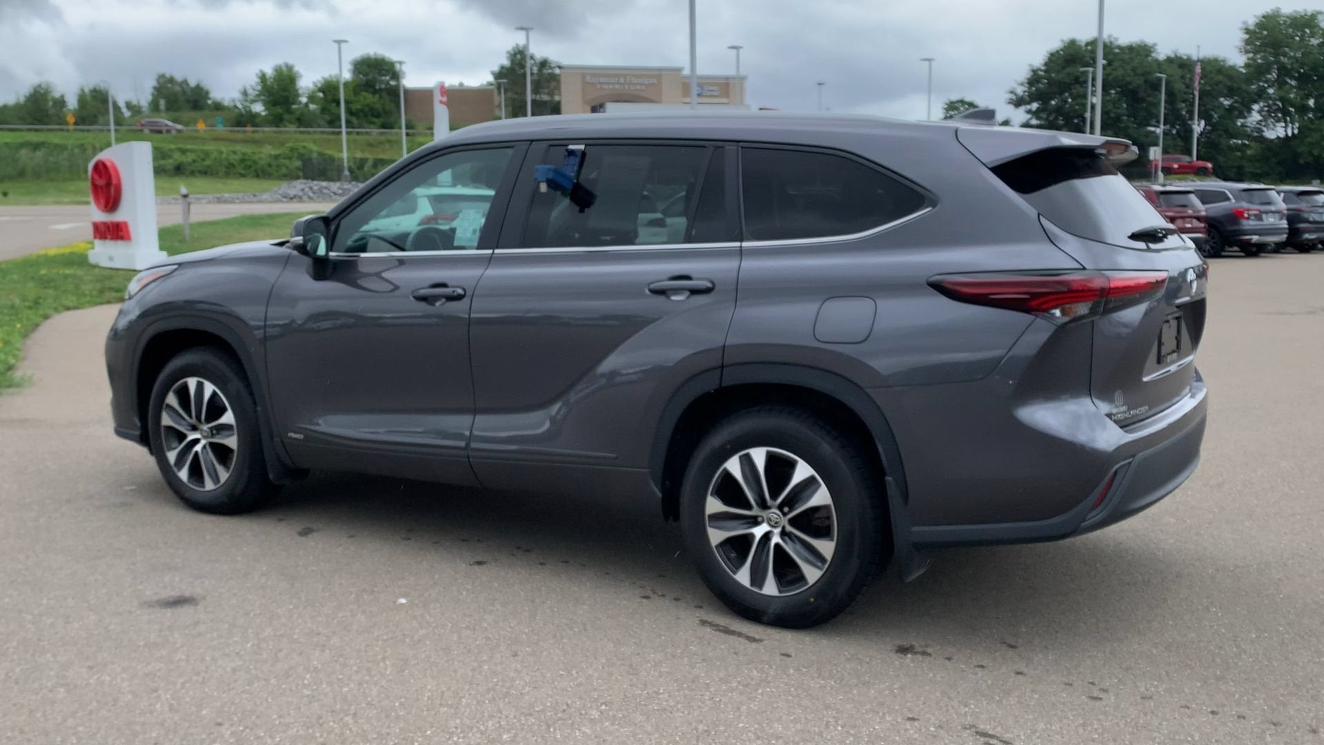 2025 Toyota Highlander XLE