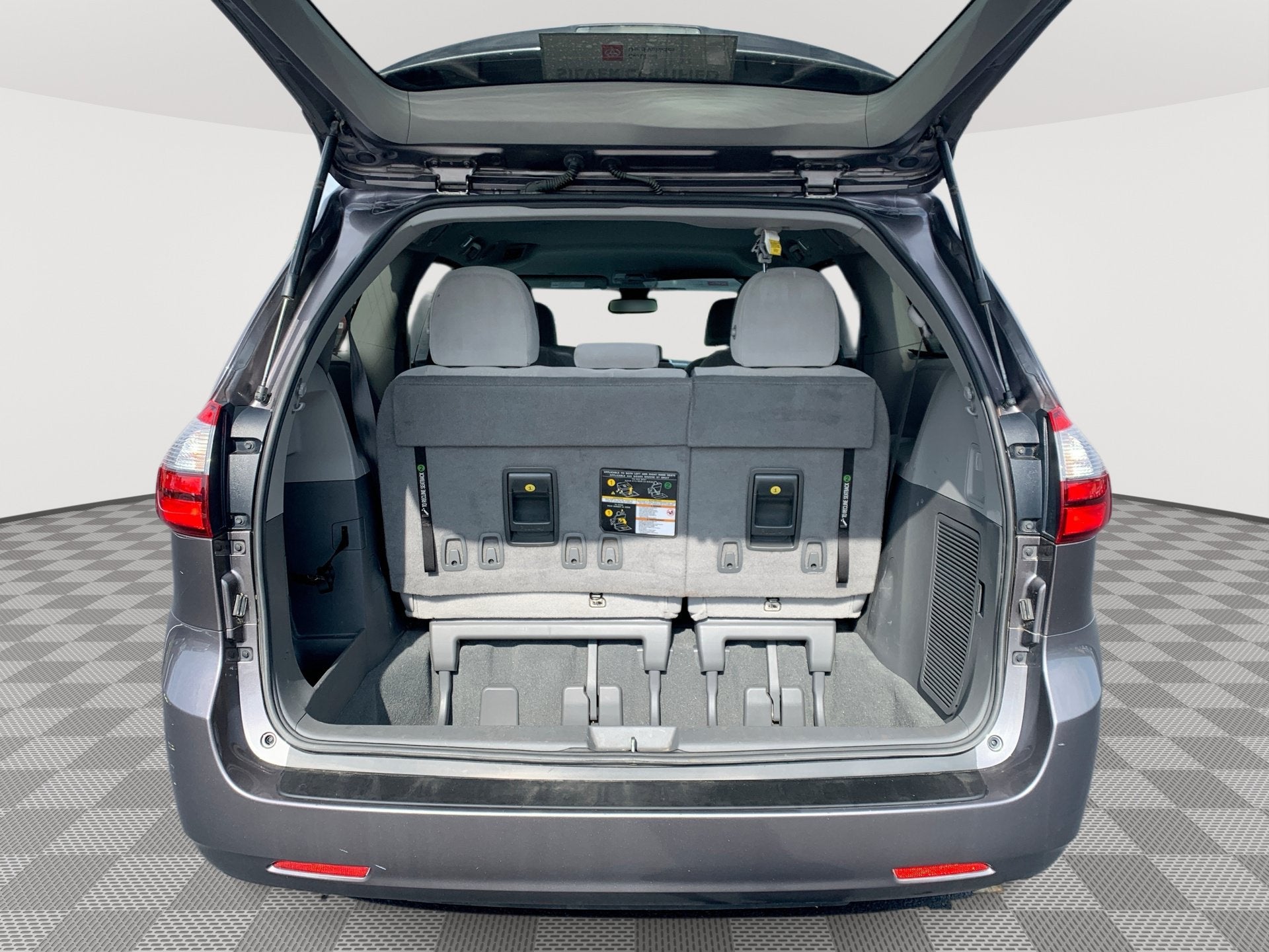 2020 Toyota Sienna LE