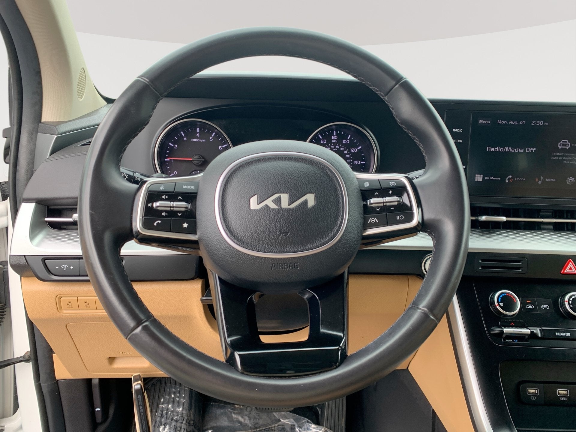 2024 Kia Carnival LX