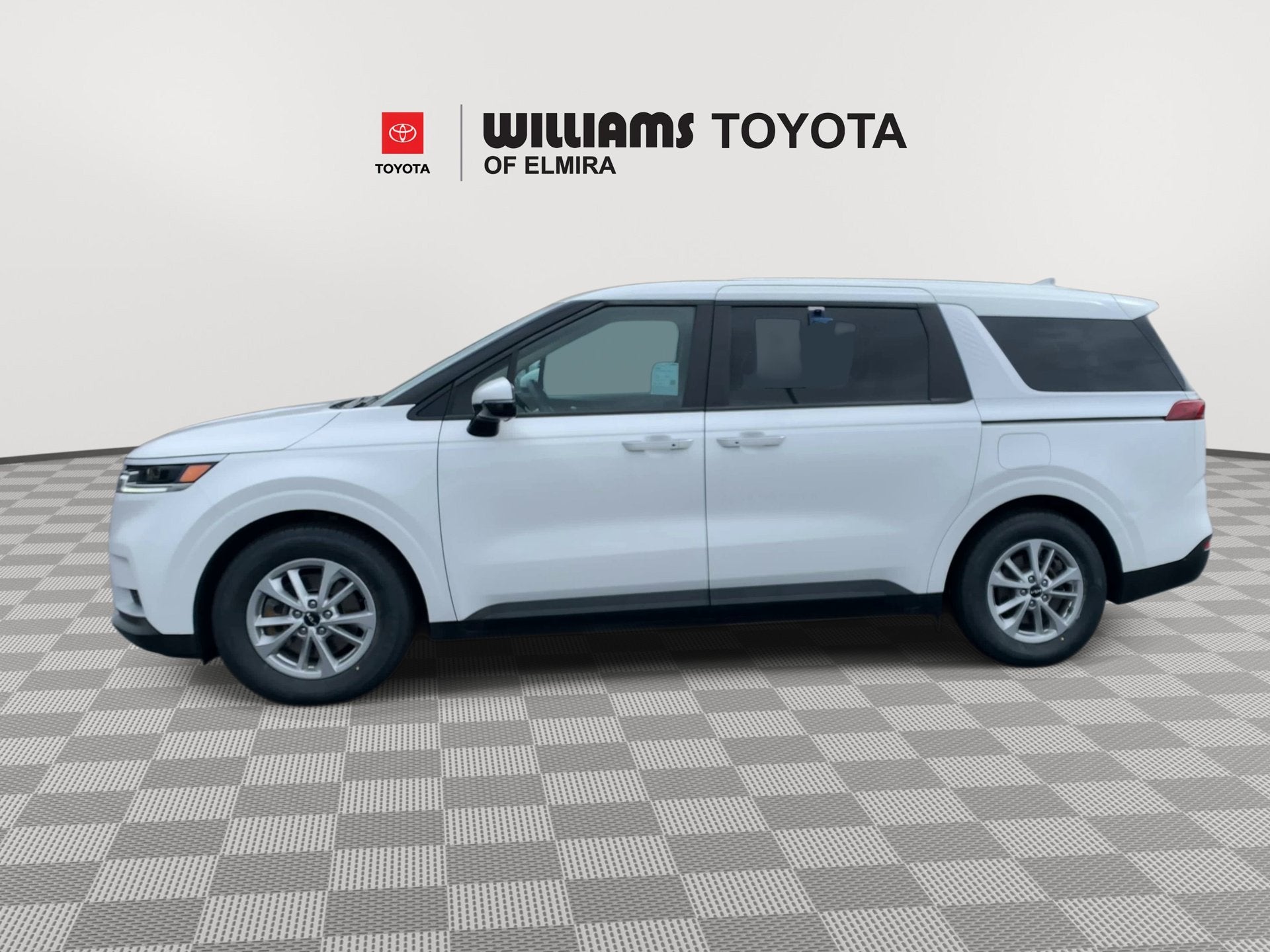 2024 Kia Carnival LX