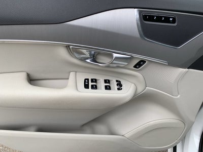 2022 Volvo XC90 T5 Momentum