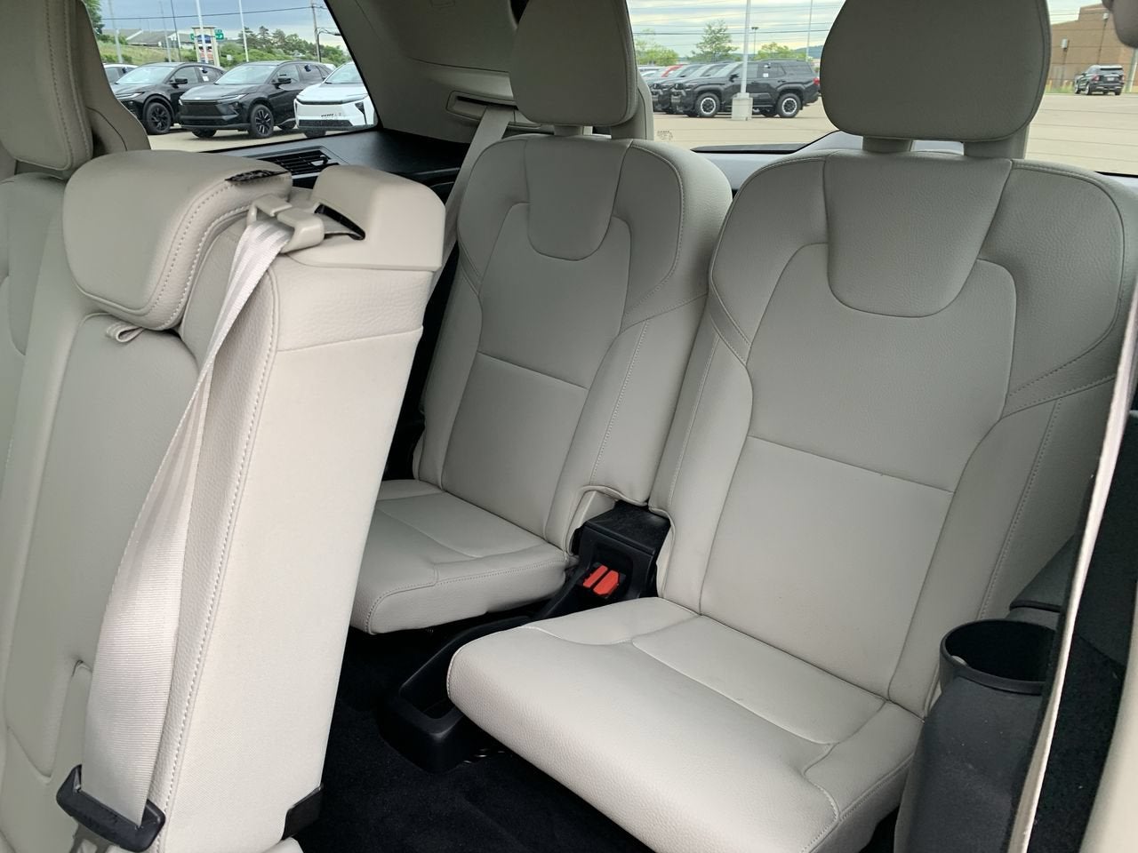 2022 Volvo XC90 T5 Momentum