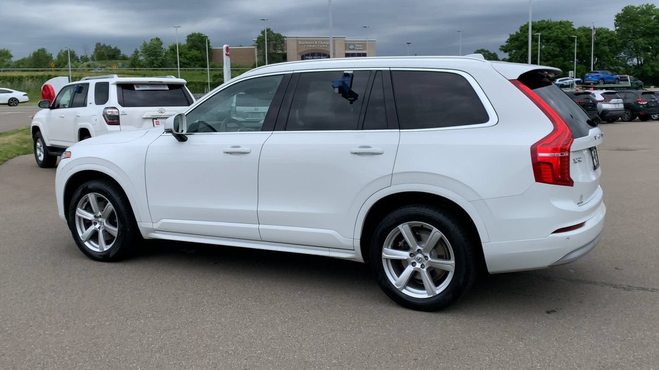2022 Volvo XC90 T5 Momentum