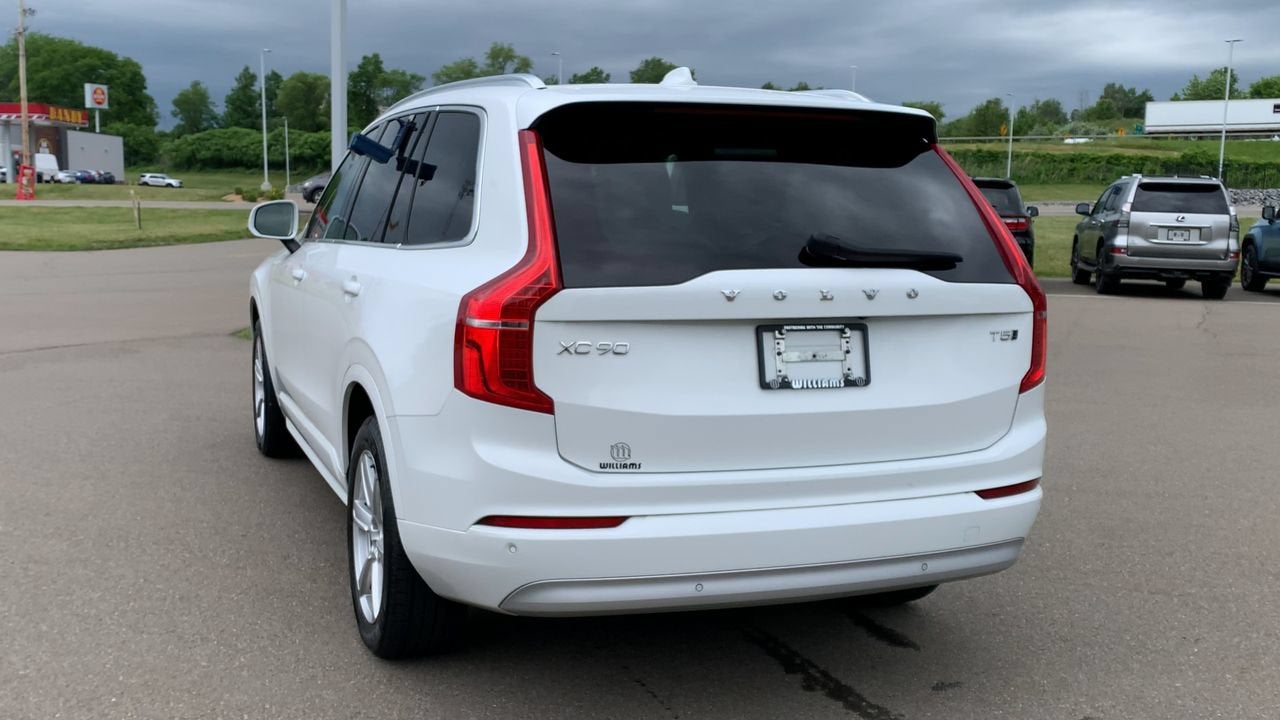 2022 Volvo XC90 T5 Momentum