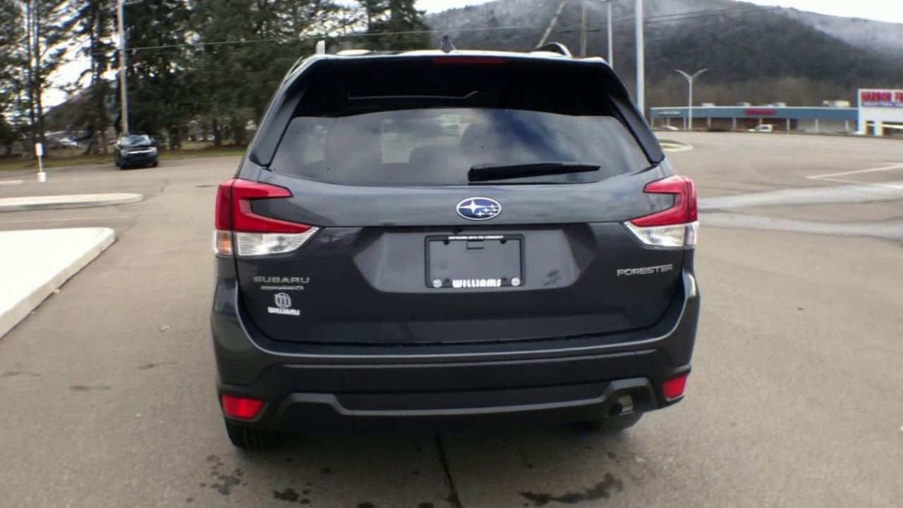 2024 Subaru Forester Premium