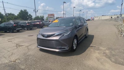 2023 Toyota Sienna Limited