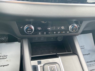 2024 Mitsubishi Outlander SE Black Edition w/Pano Roof