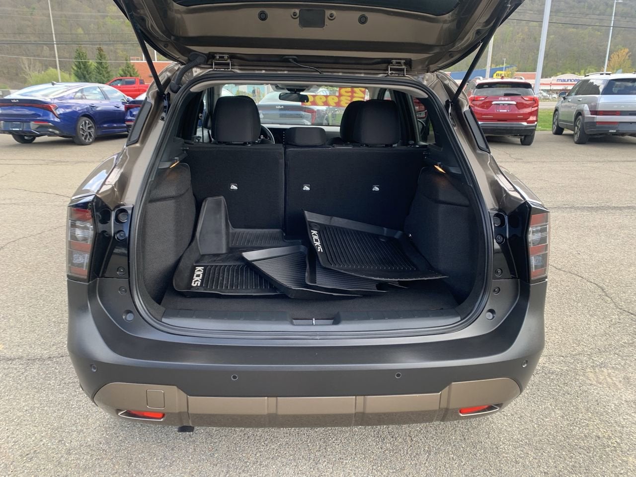 2025 Nissan Kicks SV