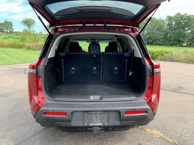 2022 Nissan Pathfinder SV