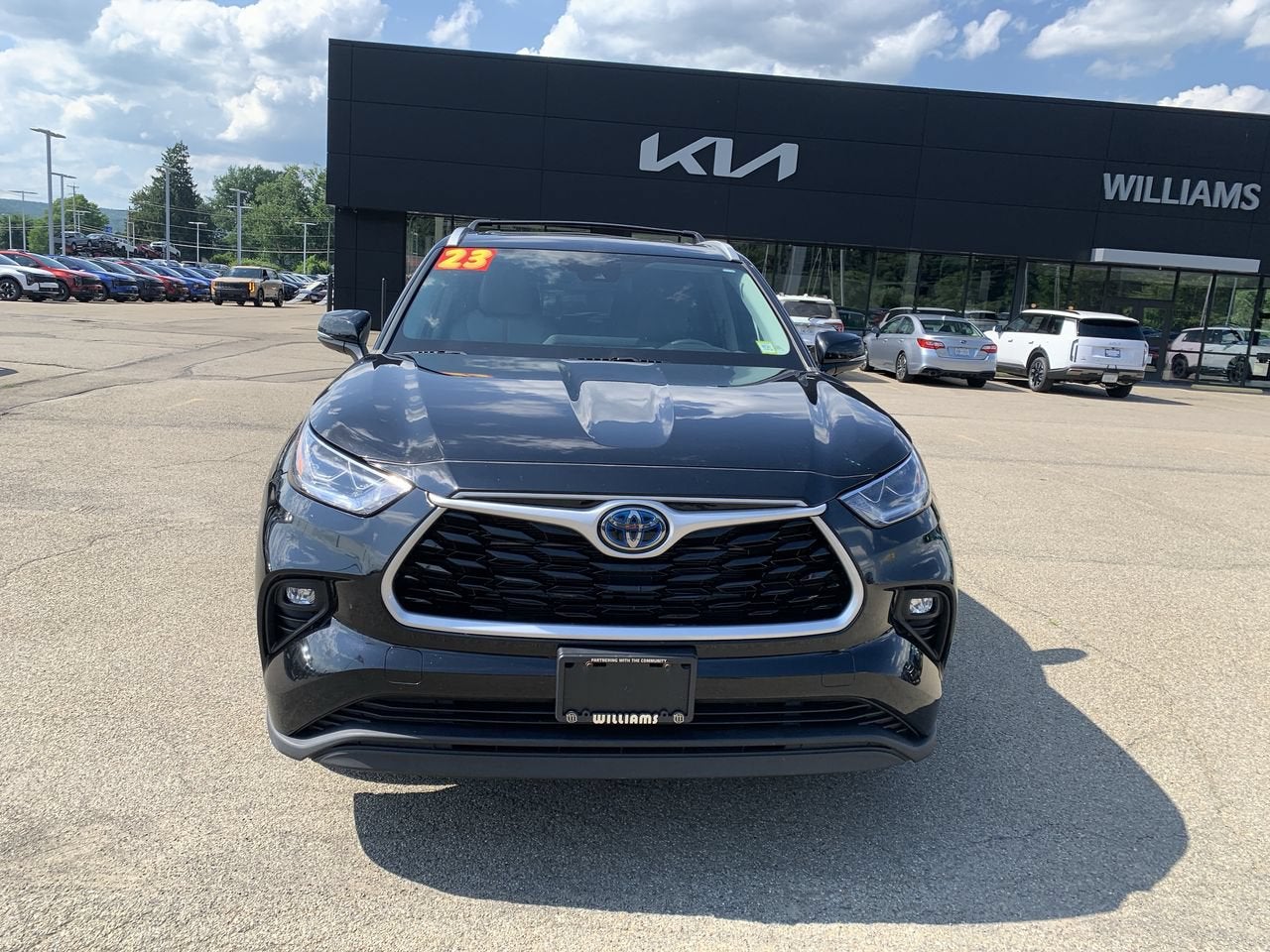2023 Toyota Highlander Hybrid Bronze Edition