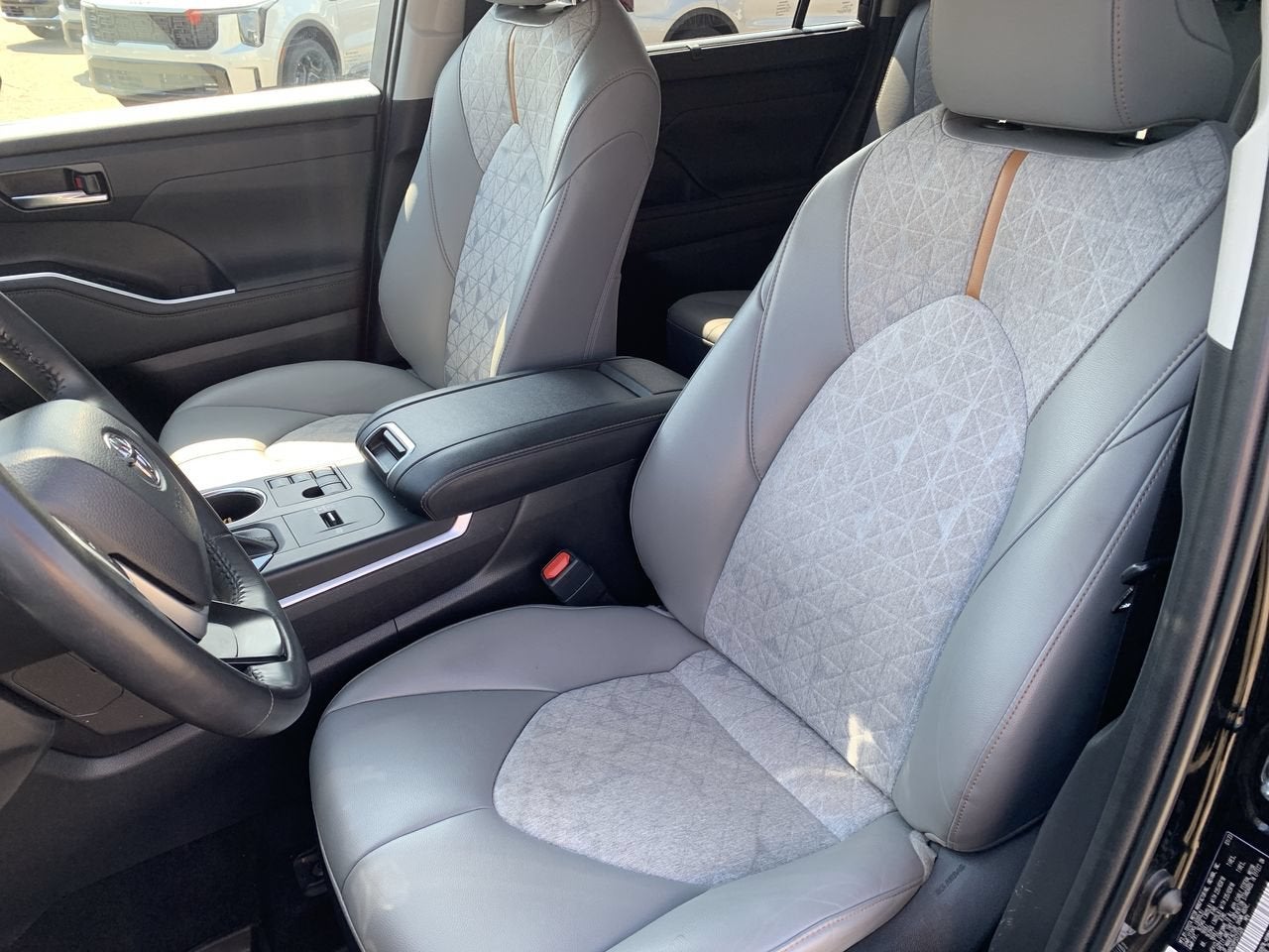 2023 Toyota Highlander Hybrid Bronze Edition