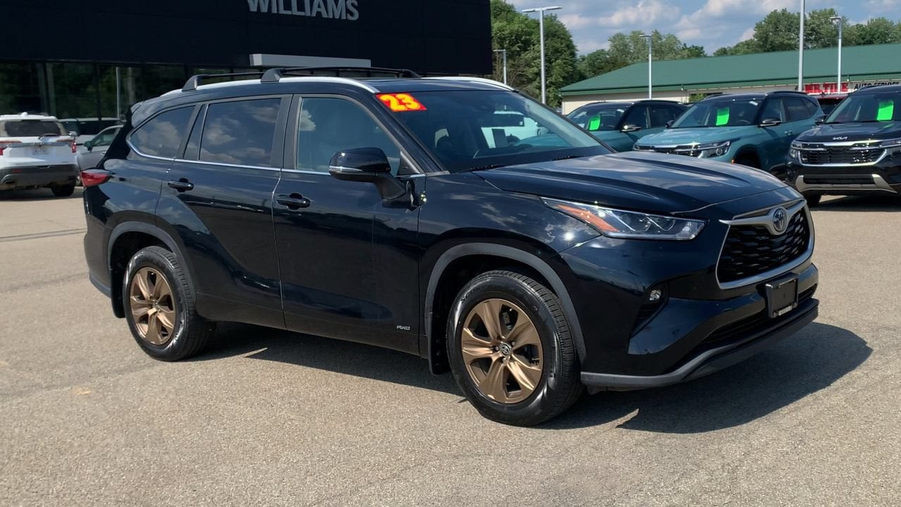 2023 Toyota Highlander Hybrid Bronze Edition