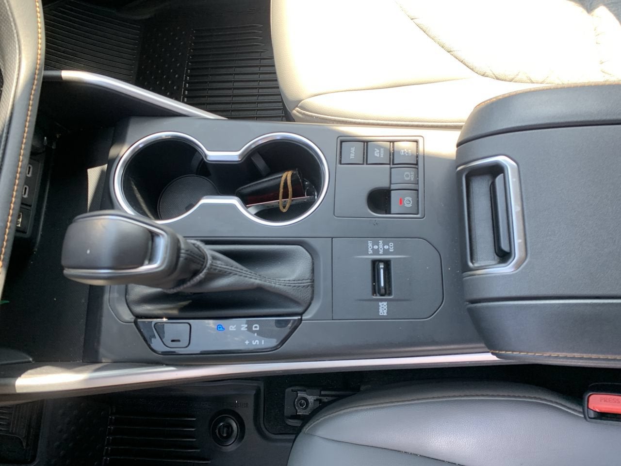 2023 Toyota Highlander Hybrid Bronze Edition